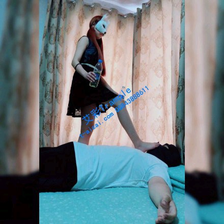 【调教视频】【晴晴小主S】Tj学生狗圣水踩踏恋足深喉