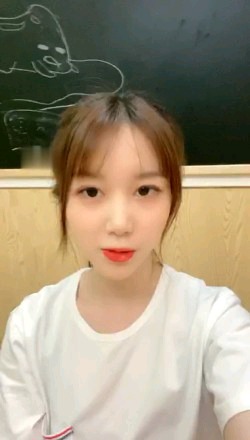 郡主小S教室以暴制暴调教猥亵自己的同学