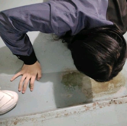 久玖S商场直播调教女奴刺激