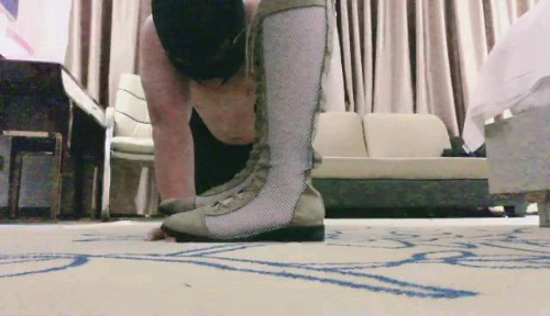 陈甜女蒂S多双鞋踩踏